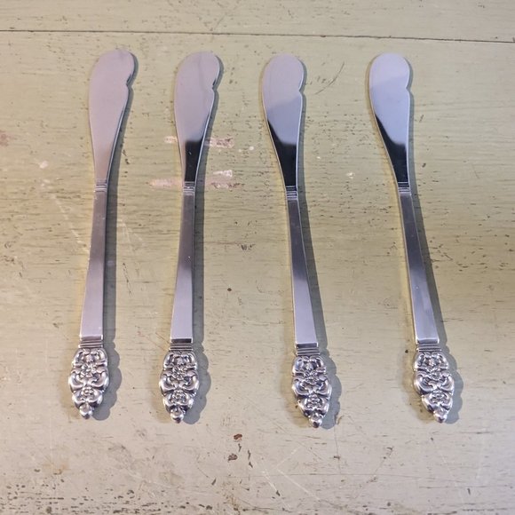 Oneidacraft Nordic Crown Deluxe Stainless Flateware 4pc Flat Handle Butter Knife - Picture 1 of 2